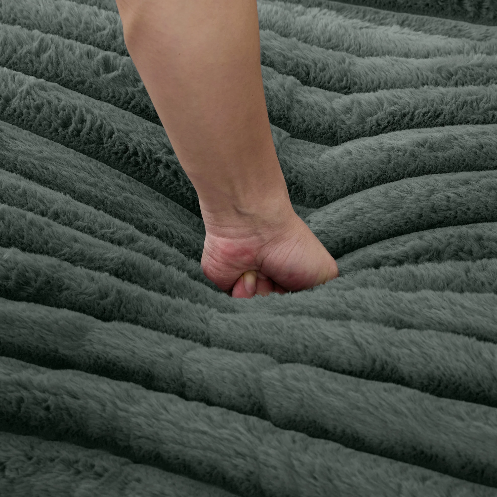 Oversized Double Chaise Lounge, Faux Fur Upholstered Deep Seat Sofa with 2 Pillows, 2 Cupholders, and Dual USB Ports